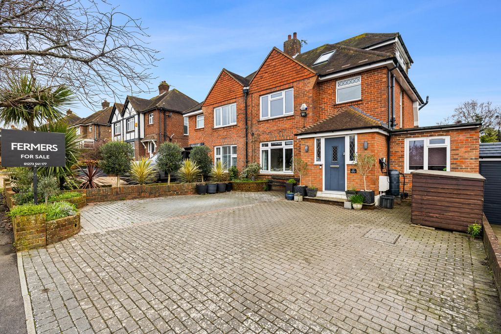 Property photo 1 of 20 Front (Exterior)