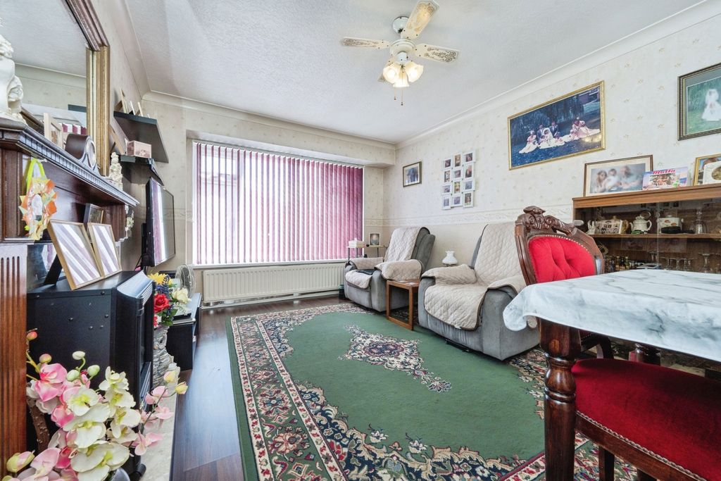 Property photo 3 of 17 Photo