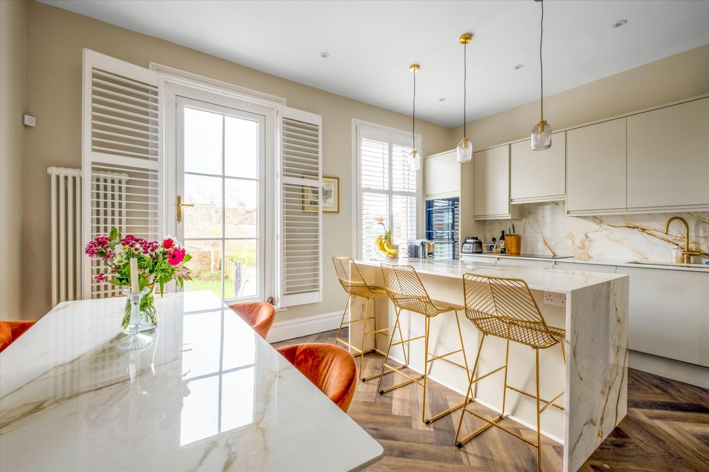 Property photo 2 of 22 Image