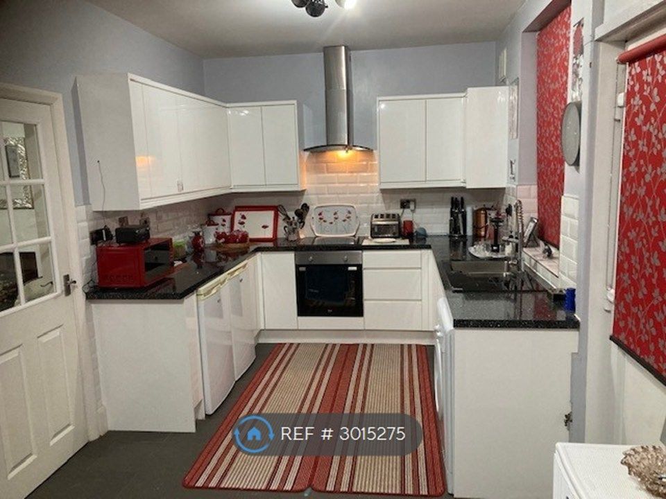 Property photo 3 of 13 Kitchen