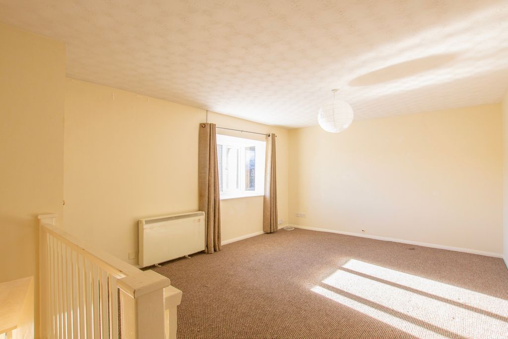 Property photo 2 of 7 Living Room