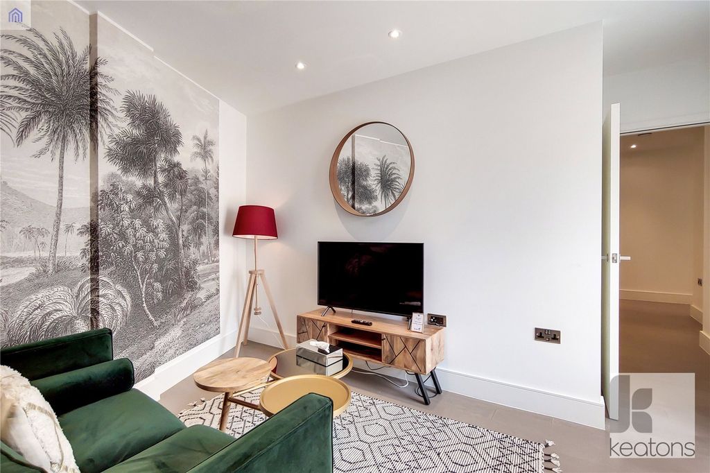 Property photo 3 of 9 Living Area