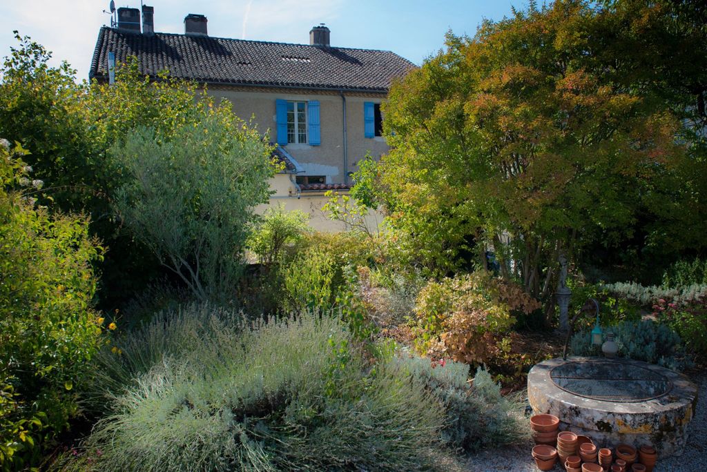 Property photo 2 of 32