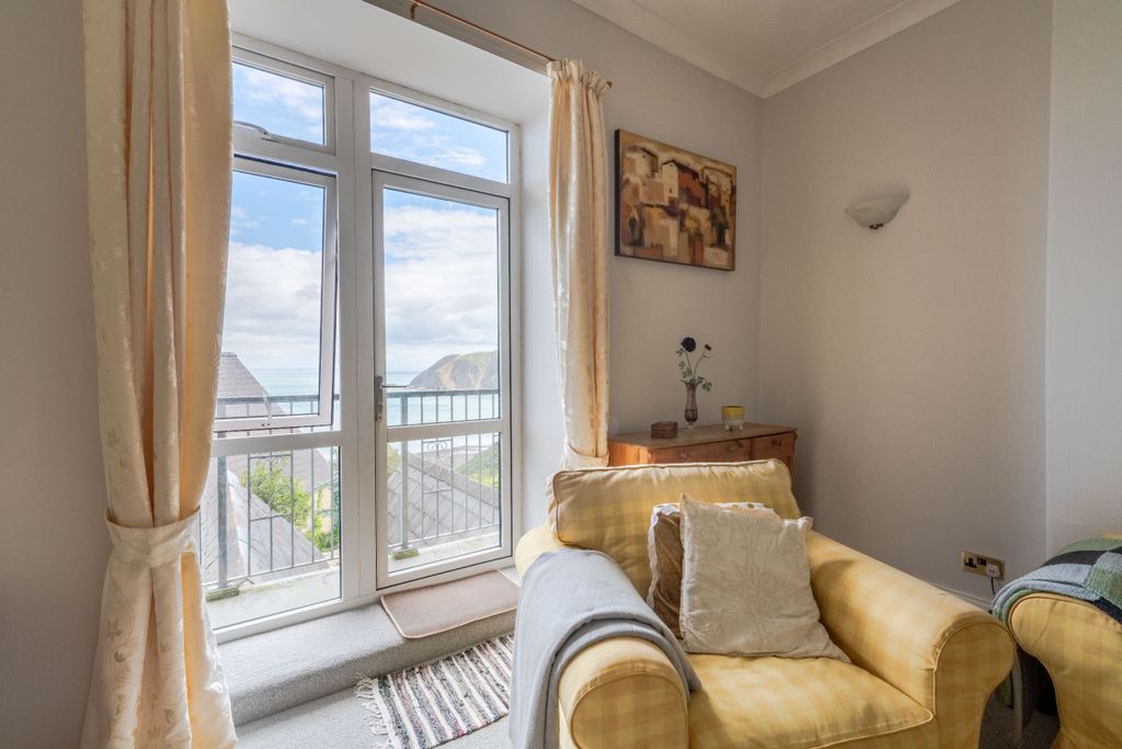 2 bed flat for saleCastle Hill, Lynton EX35 photo 4