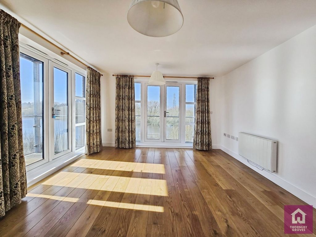 Property photo 2 of 25 Picture No. 12