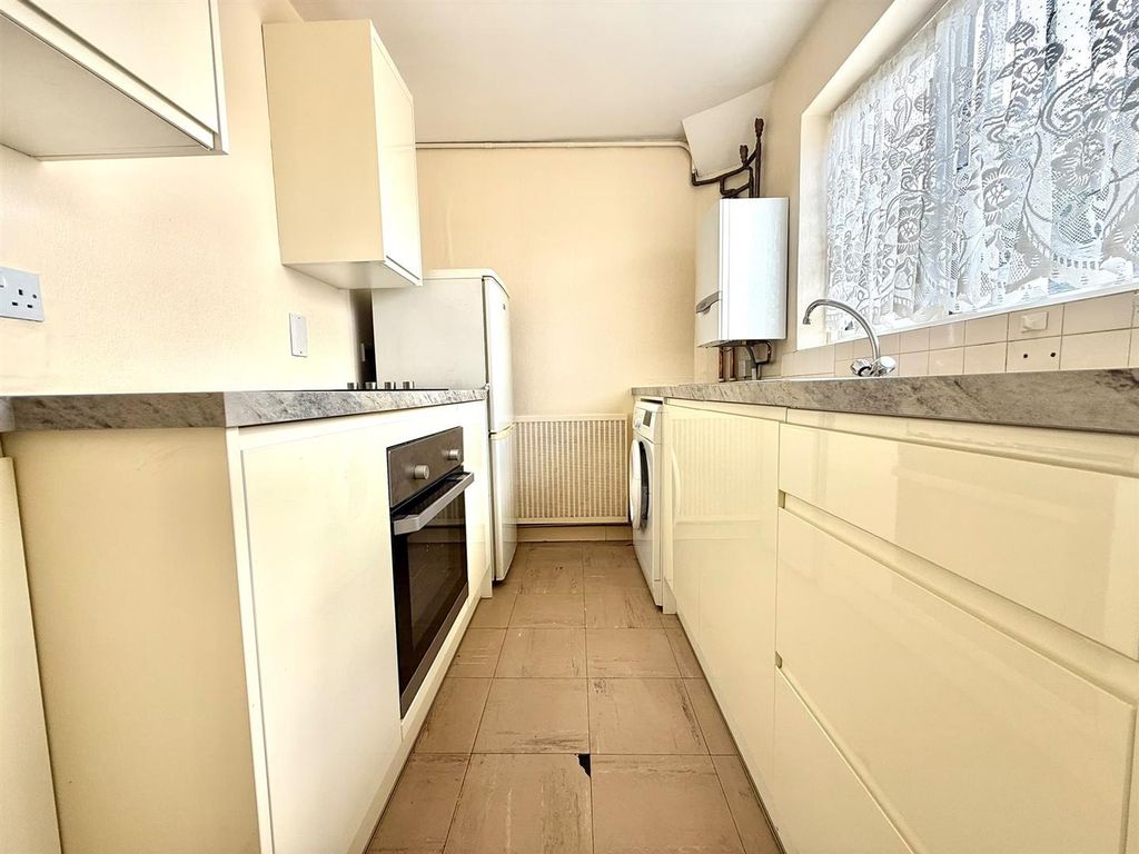 Property photo 3 of 5 Kitchen