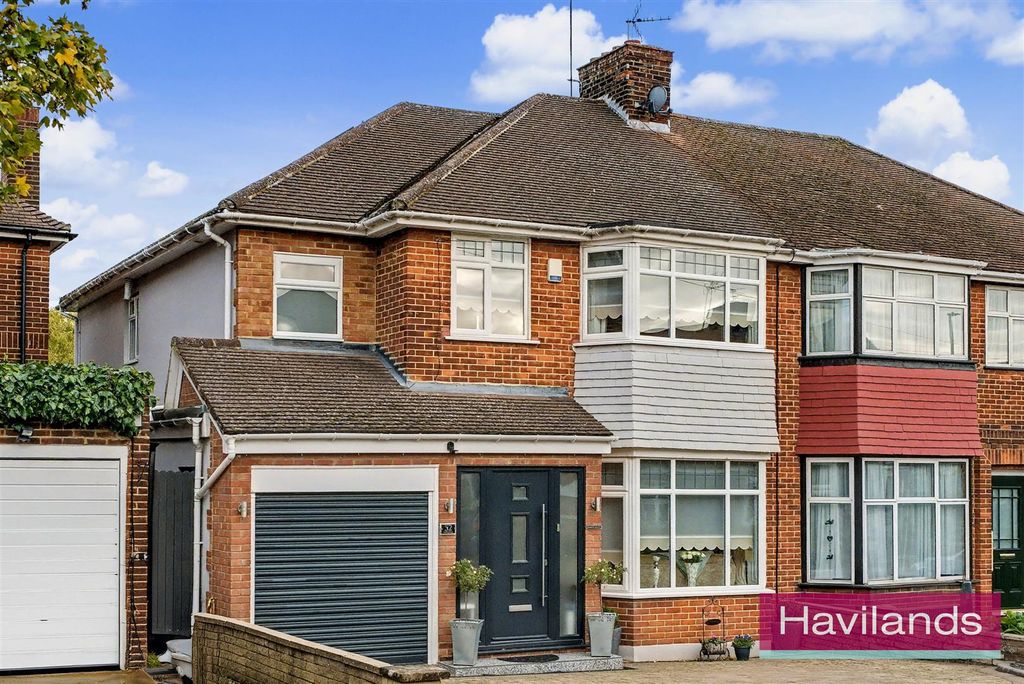 Property photo 1 of 22 Lonsdale Drive En2 7Lh-6.Jpg