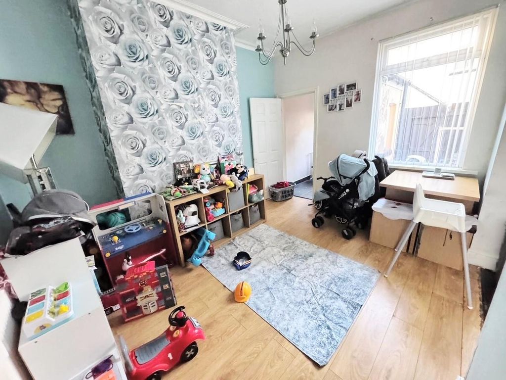 Property photo 3 of 9 Dining Room