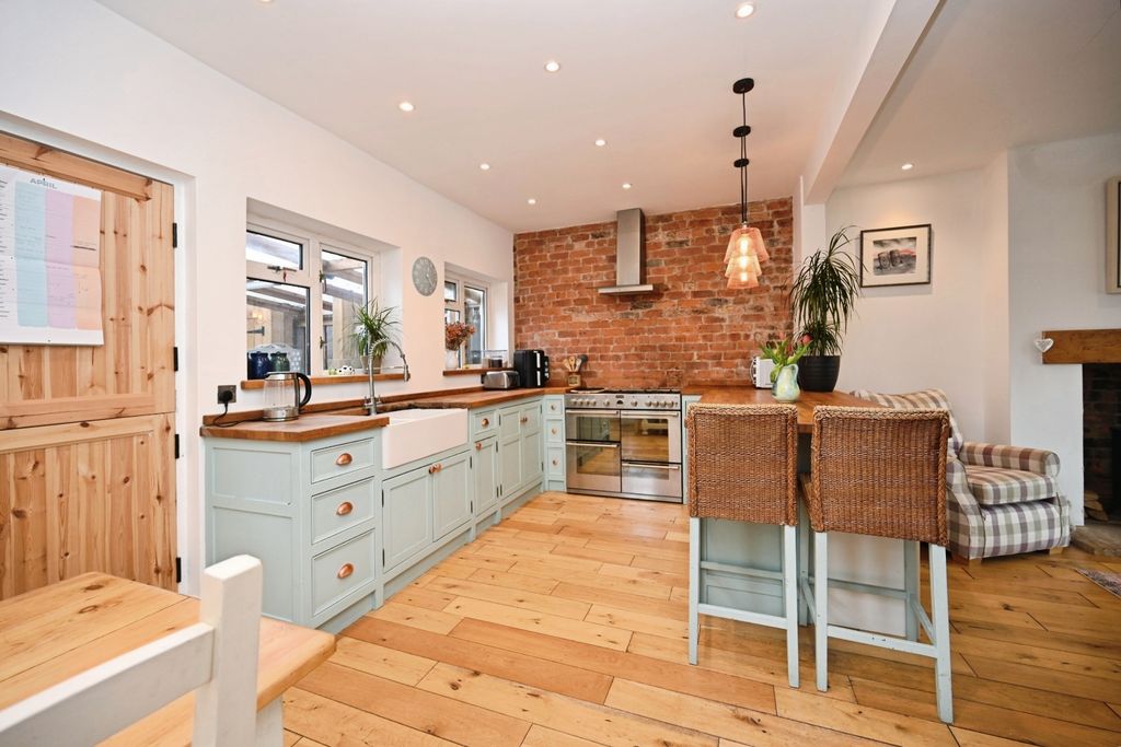 Property photo 3 of 15 Pbox-Img.Jpg