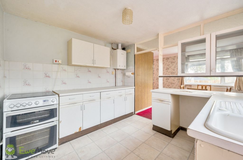 Property photo 3 of 18 Kitchen Diner