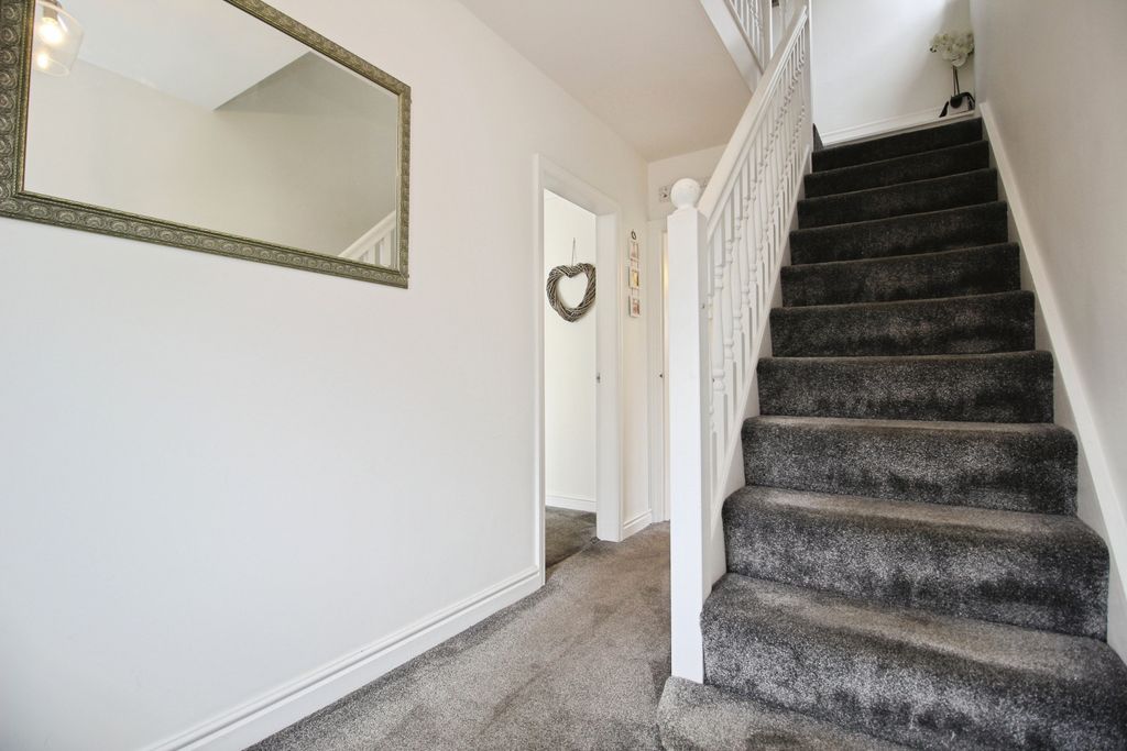 Property photo 2 of 15 Entrance Hall