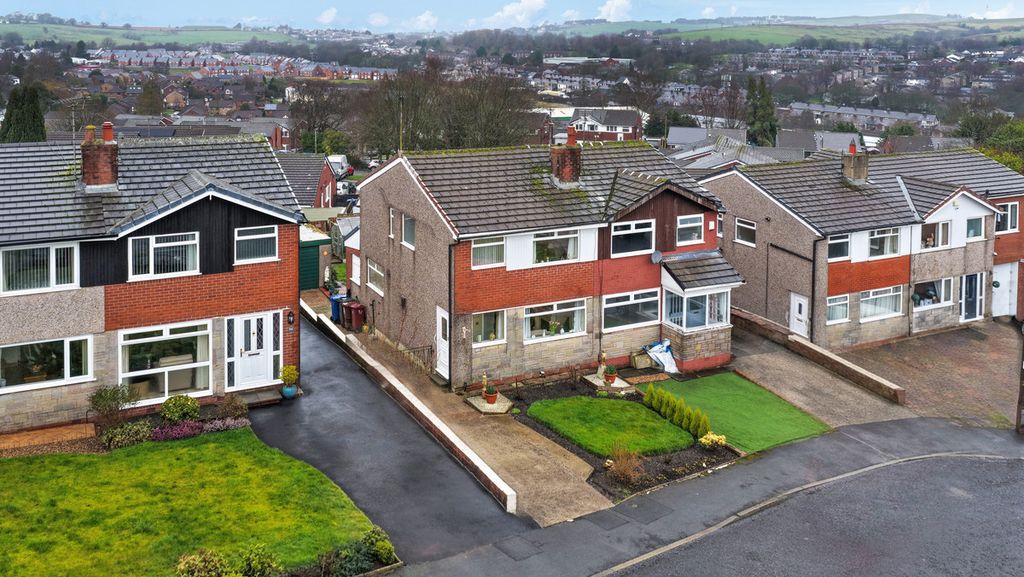 Property photo 2 of 25