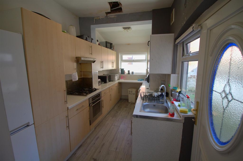 Property photo 3 of 4 Kitchen.Jpg