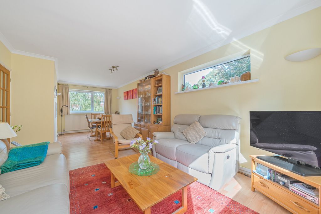 Property photo 2 of 14 1354888-17-68c7Ea...