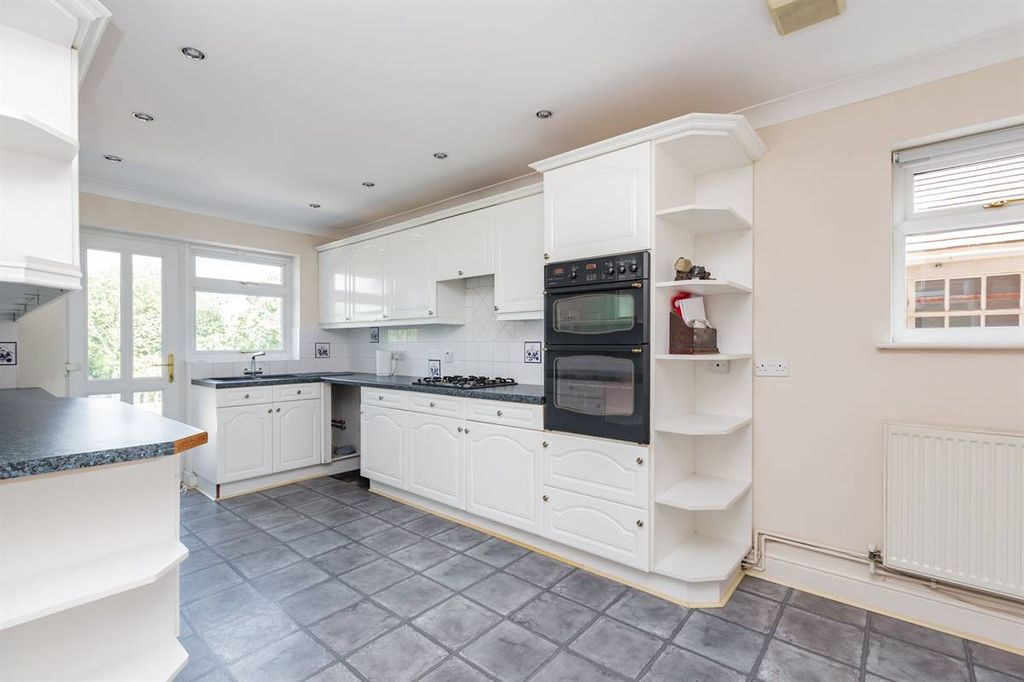 Property photo 2 of 26