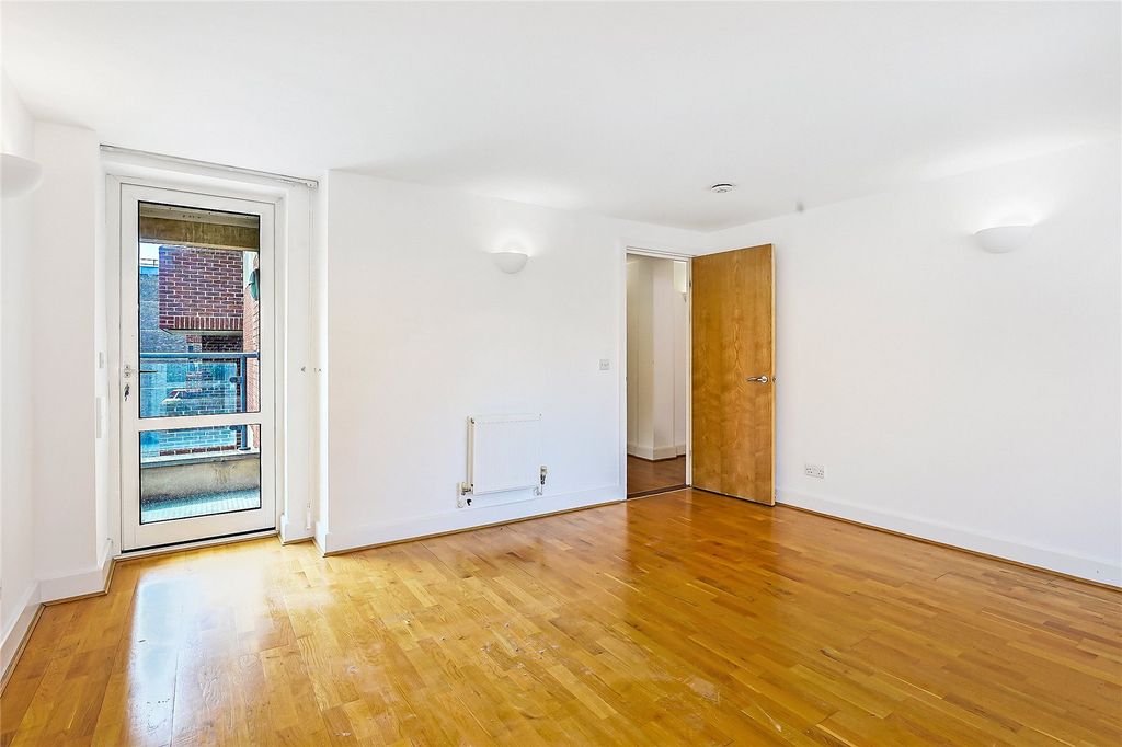 Property photo 3 of 11 Reception