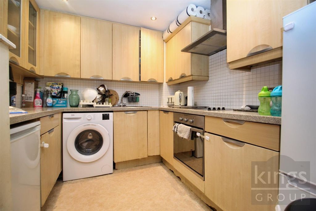 Property photo 3 of 8 Kitchen