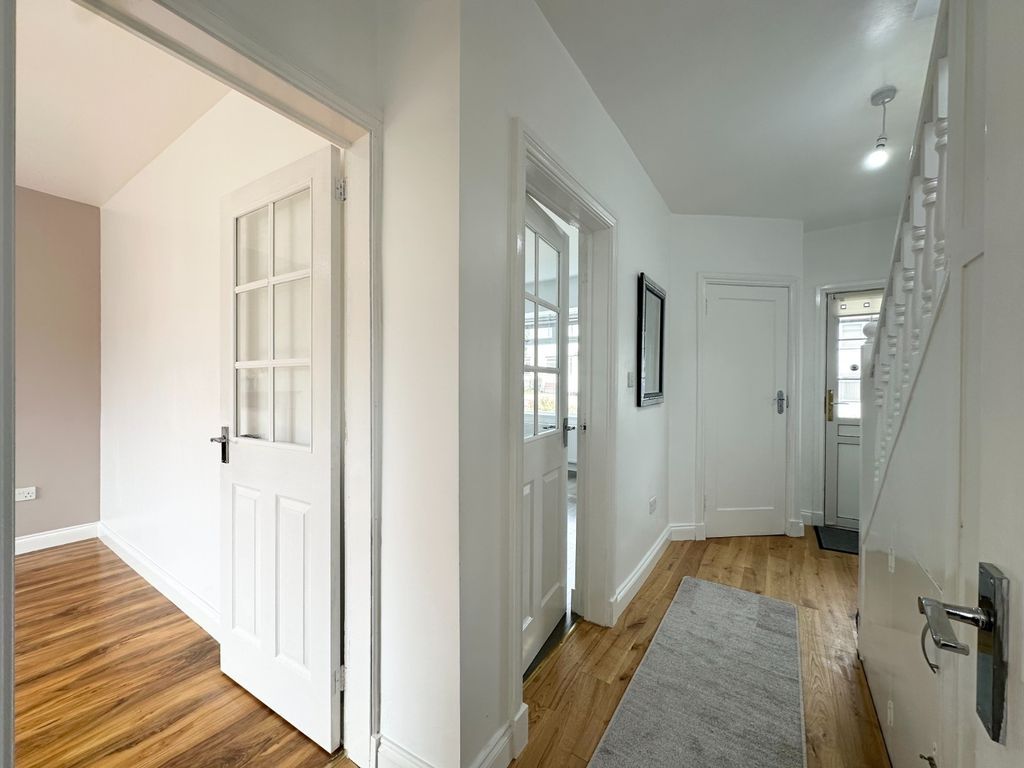 Additional image 7 of 4 bed semi-detached house to rentRockmount Ave, Thornliebank, Glasgow G46