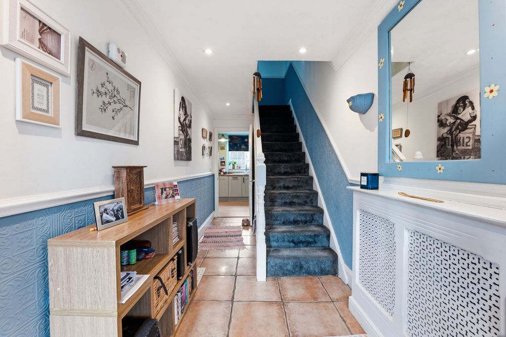 Property photo 3 of 26