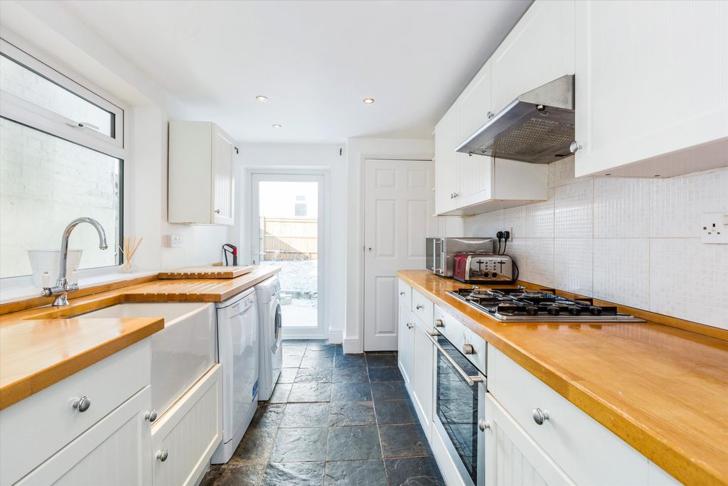 Property photo 1 of 16 Image