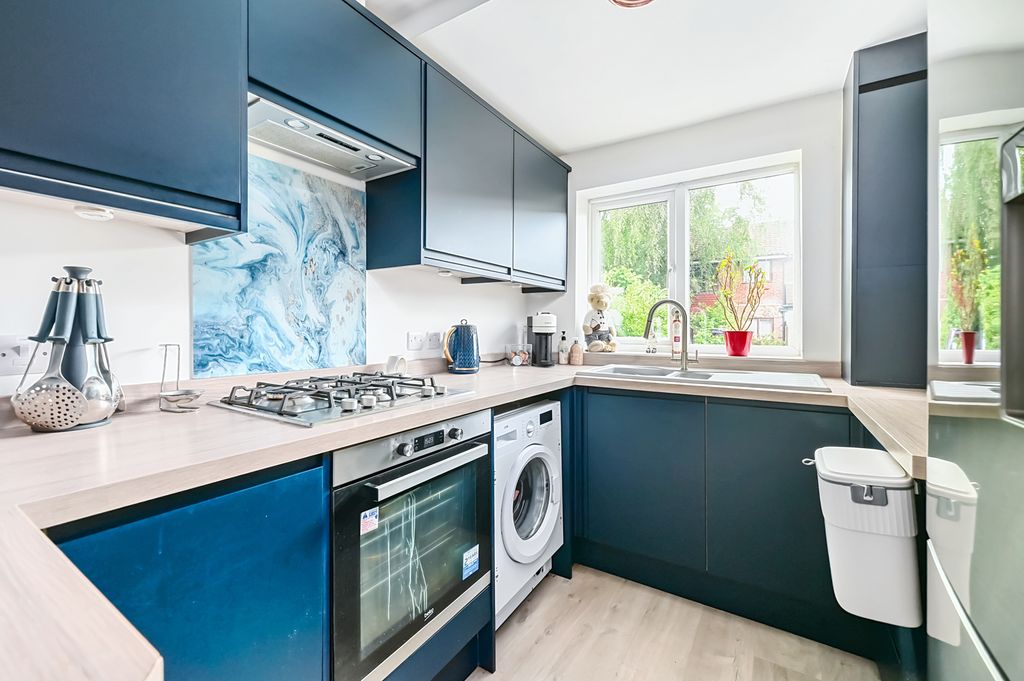 Property photo 3 of 9 43 Foxley Close (3)