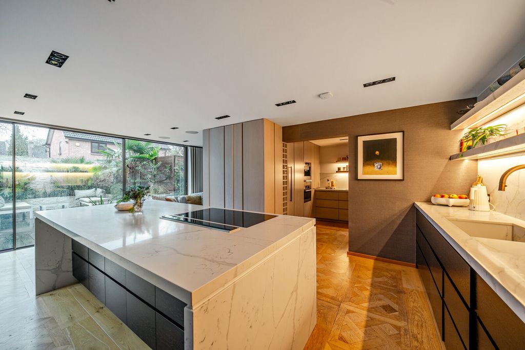 Property photo 3 of 37 Picture 3