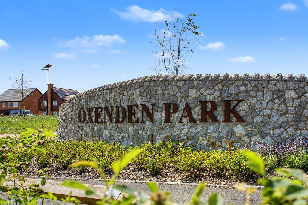 Property photo 1 of 7 Oxenden Park