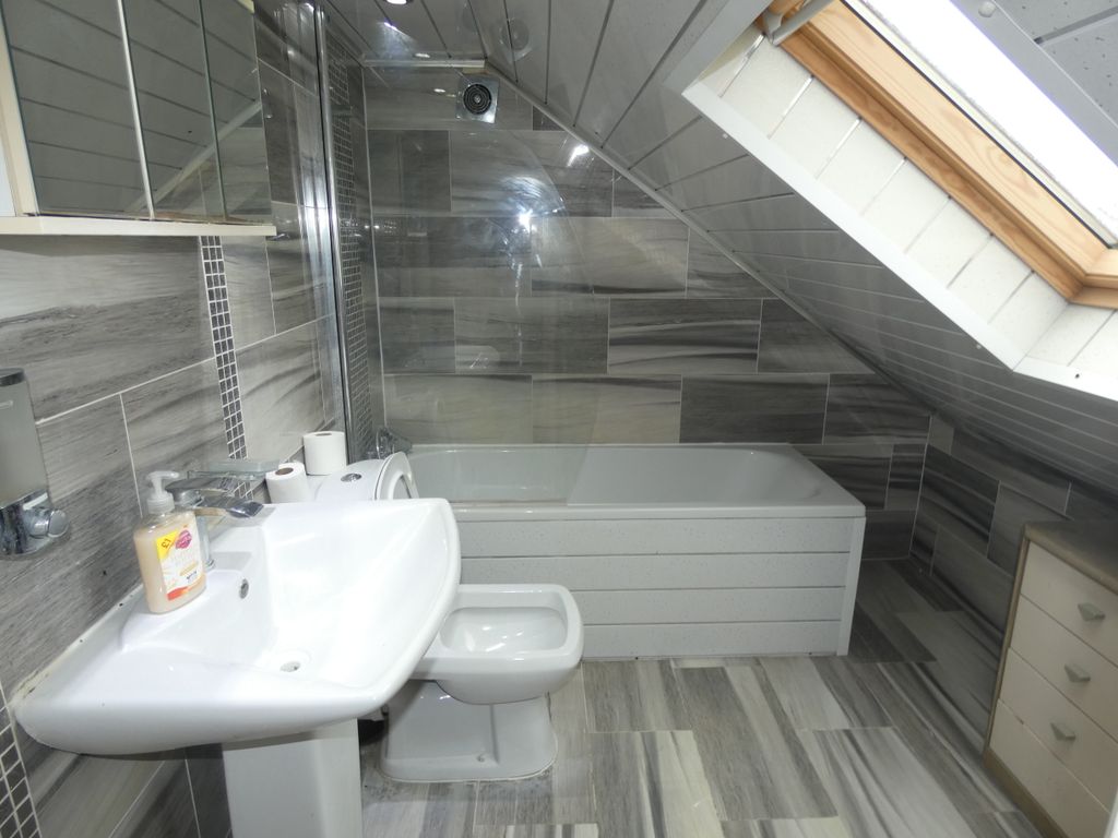 Property photo 3 of 14 Bathroom