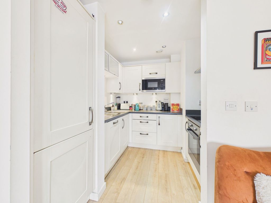 Property photo 2 of 7 Kitchen