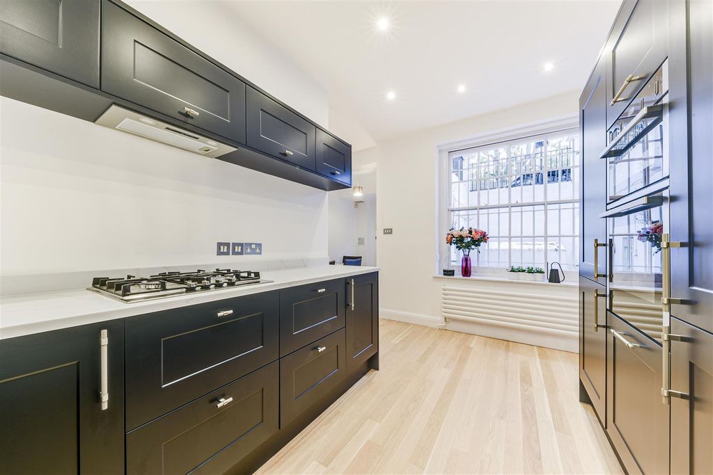 Property photo 3 of 10 B, 67 Blomfield Road-18.Jpg