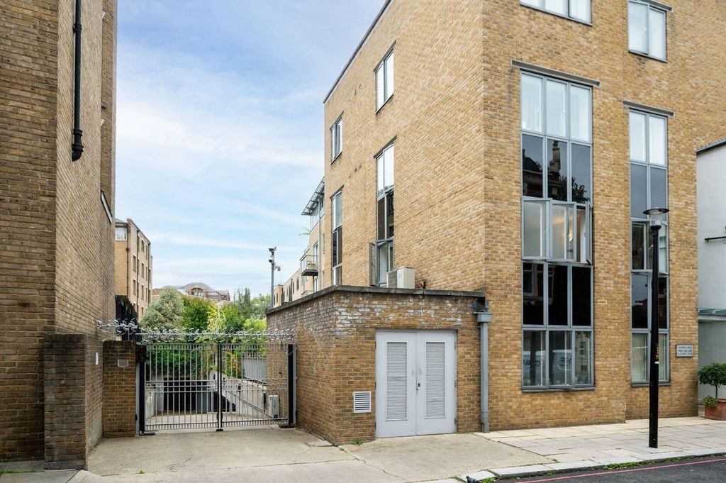 Property photo 3 of 6