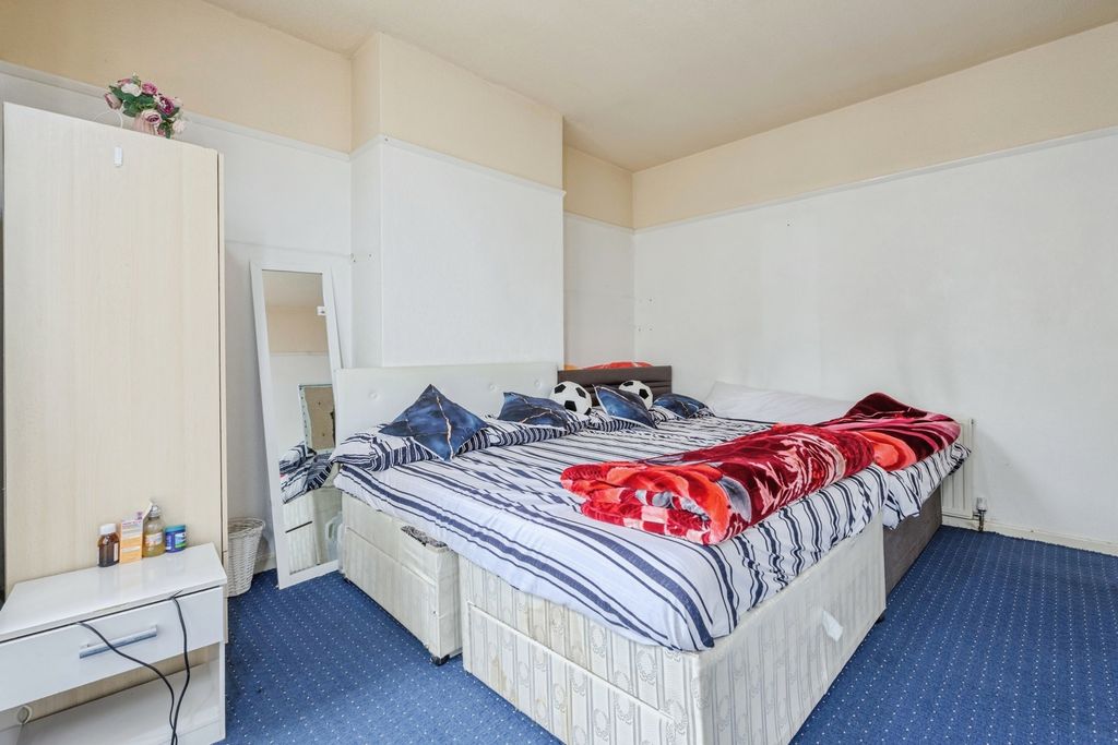 Property photo 3 of 15 Pbox-Img.Jpg