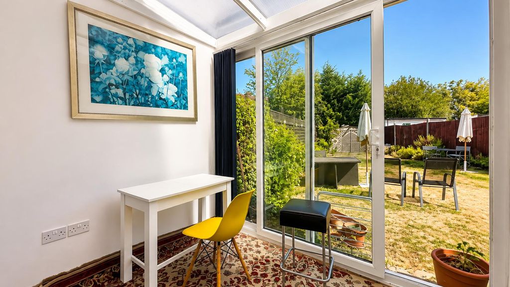 Property photo 3 of 16 Conservatory