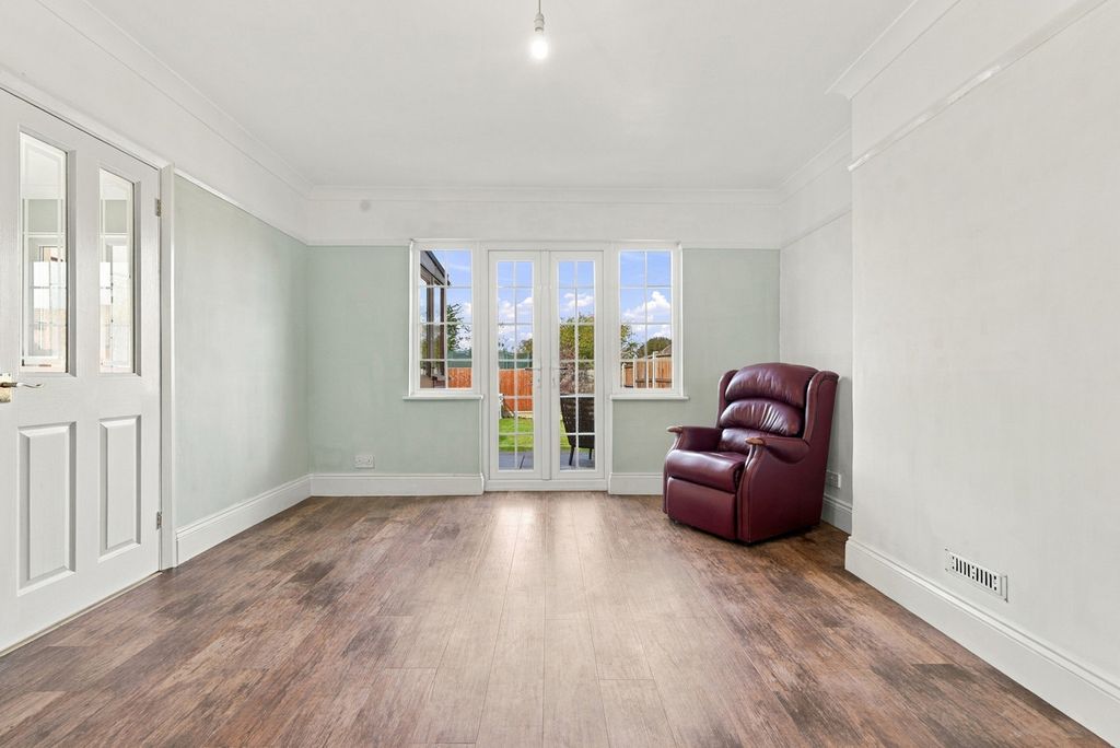 Property photo 2 of 24