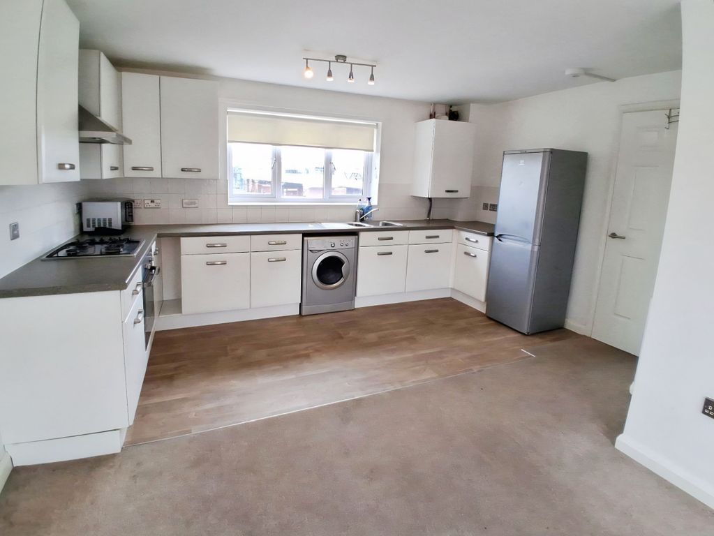 Property photo 2 of 7 Kitchen