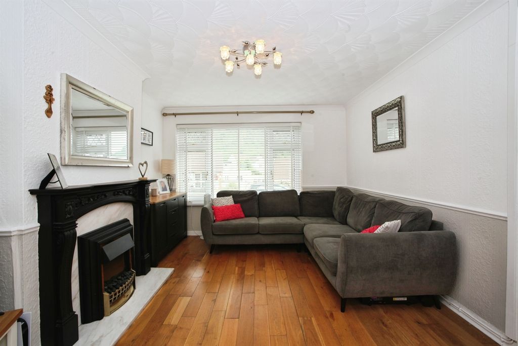 Property photo 3 of 21