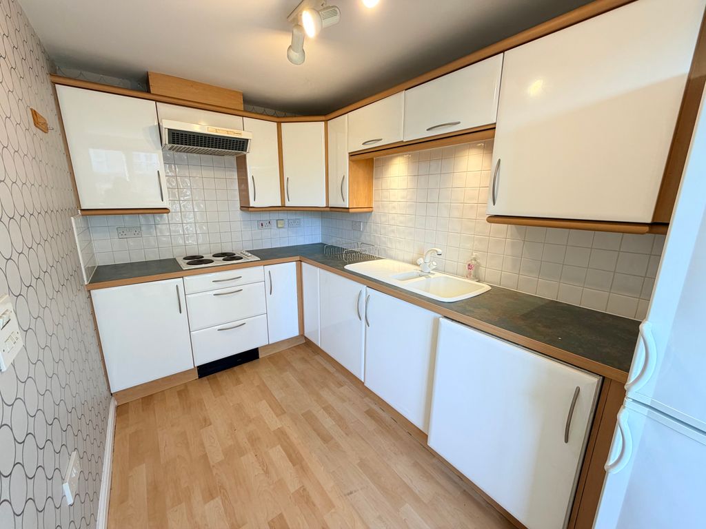 Property photo 3 of 19 Kitchen