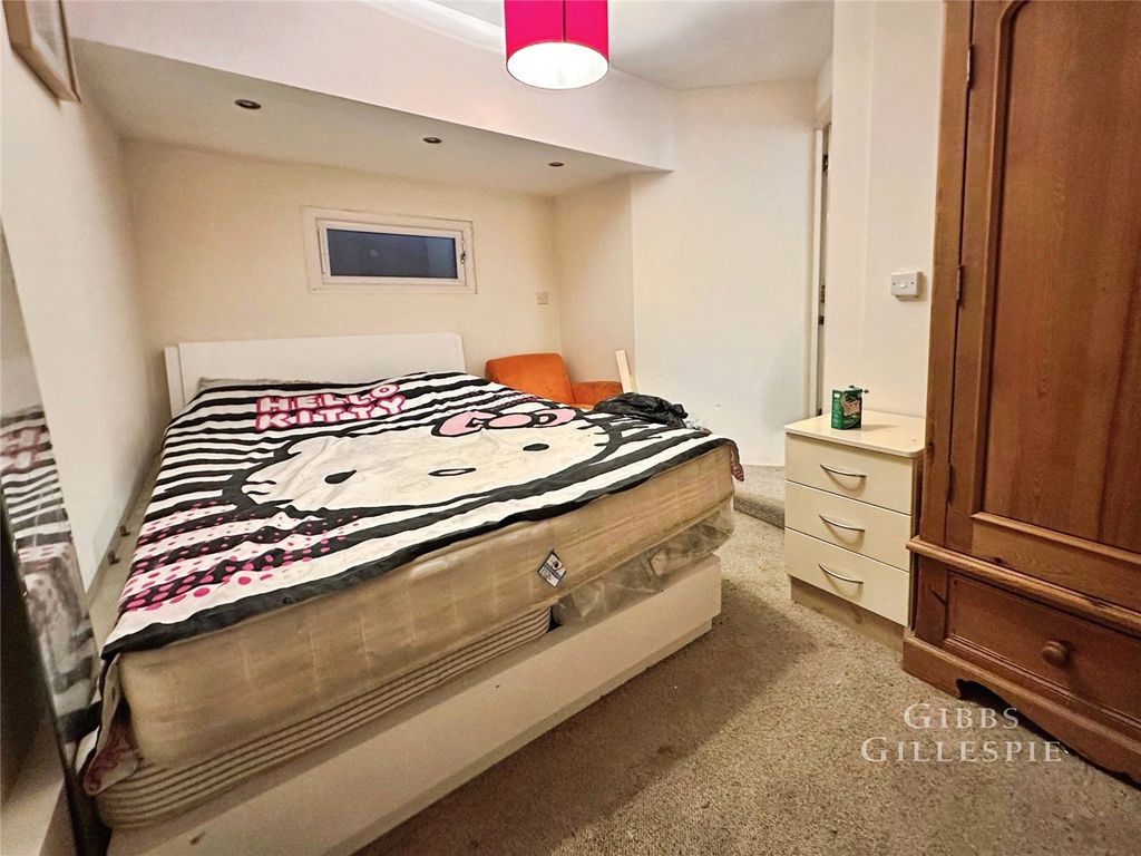 Property photo 3 of 4 3