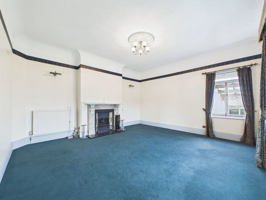 Property photo 3 of 34