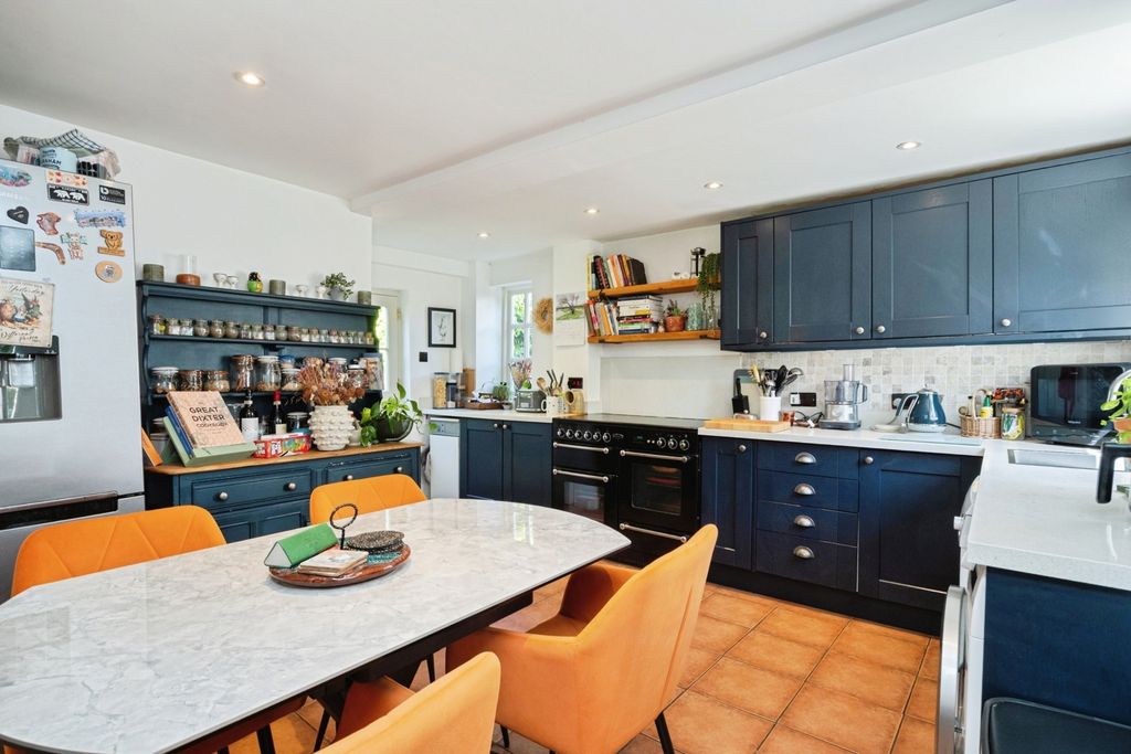 Property photo 3 of 21 Kitchen/Breakfast