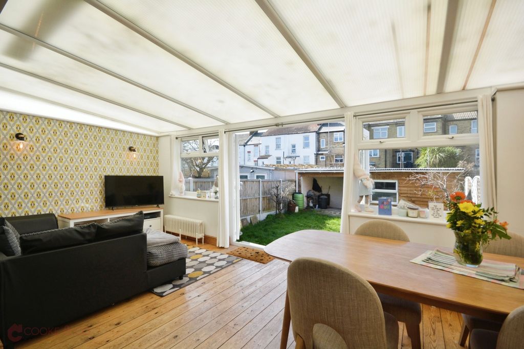 Property photo 3 of 17