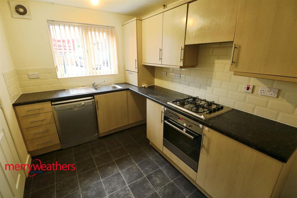 Property photo 3 of 12 Kitchen
