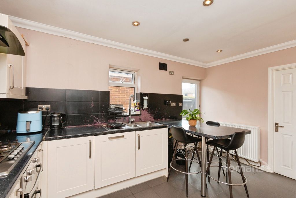 Property photo 3 of 13 Pbox-Img.Jpg
