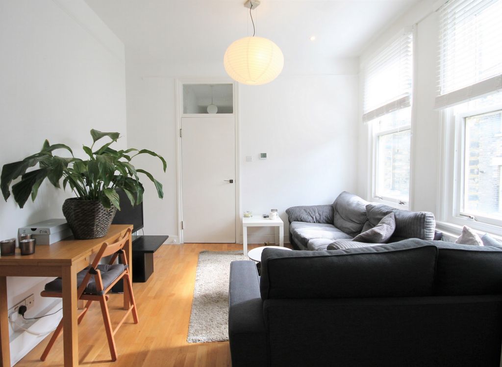 Property photo 1 of 6 Reception