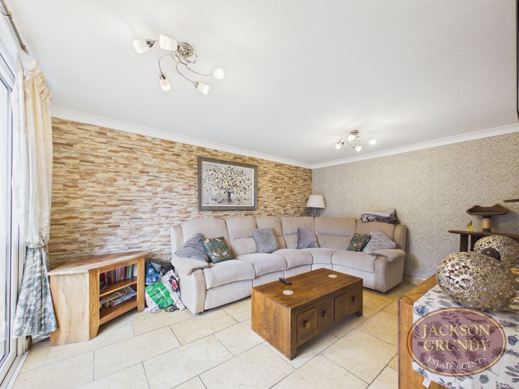Property photo 3 of 17 Mounts Court