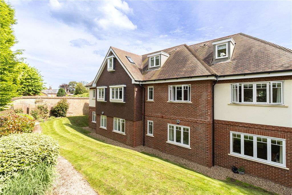 Additional image 10 of 2 bed flat for saleLeyton Road, Harpenden, Hertfordshire AL5
