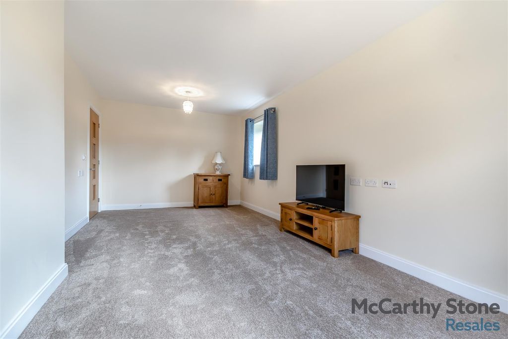 Property photo 3 of 20 8664133-Interior03.Jpg