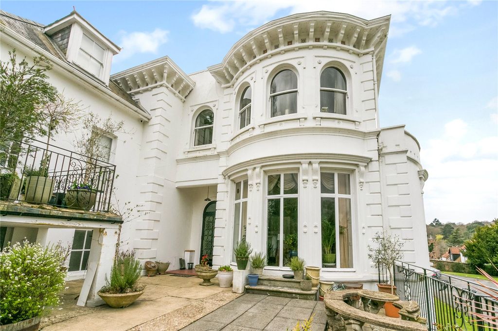 Property photo 2 of 12