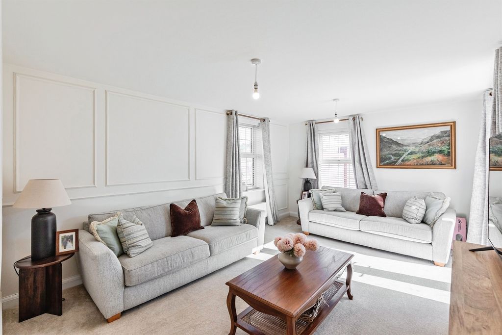 Property photo 2 of 17