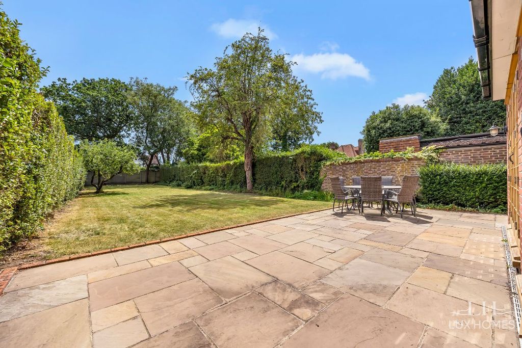 Property photo 3 of 26